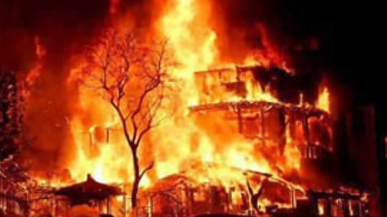 경기 과천 2층짜리 음식점 건물서 불‥옥탑방 살던 종업원 2명 숨져