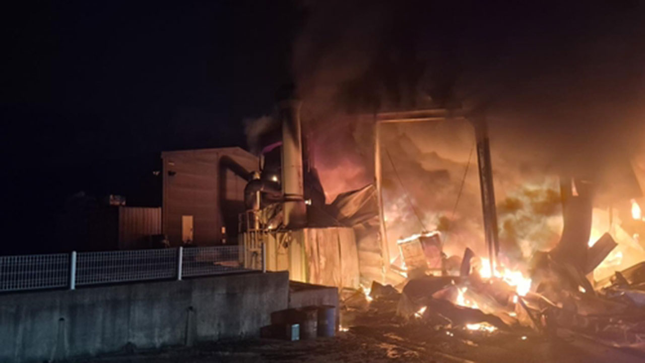 충북 음성 필름 제조 공장서 불‥한때 대응 1단계