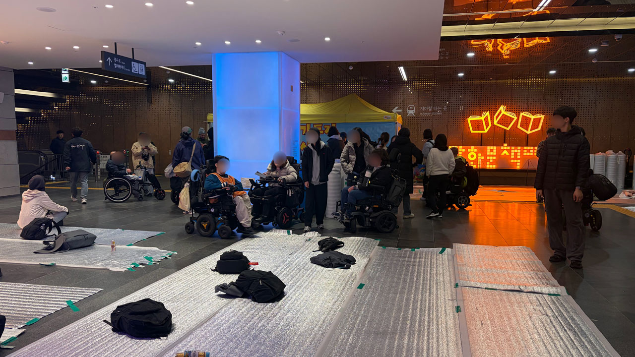 전장연 광화문 광장에서 노숙농성‥오늘도 집회 예정