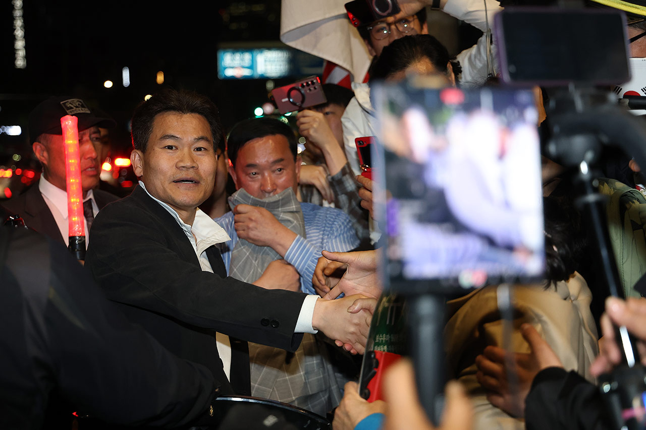 '명예훼손 혐의' 전한길 구속영장 기각‥"증거인멸·도망 염려 없어"