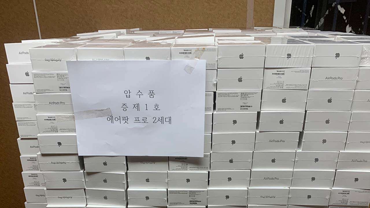 중국서 '짝퉁 에어팟' 2만 7천여 개 들여와 유통한 일당 검거