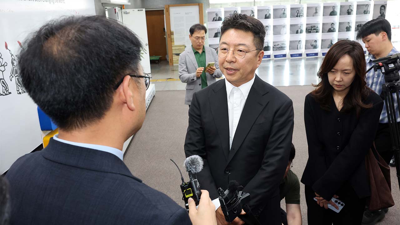 '5·18 탱크데이' 신세계그룹 광주 사과 방문‥오월단체 "보여주기 불과" 거부