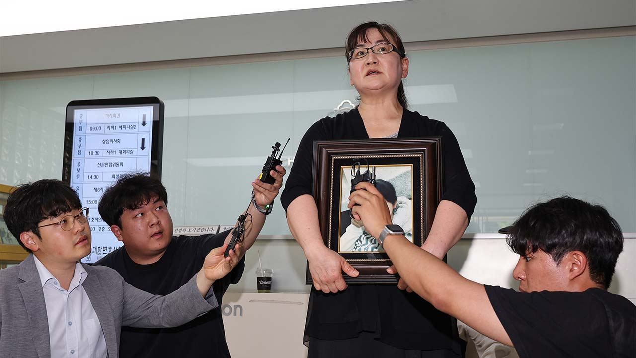 '학폭 재판 노쇼' 권경애 패소 유족, 헌재에 재판소원 청구