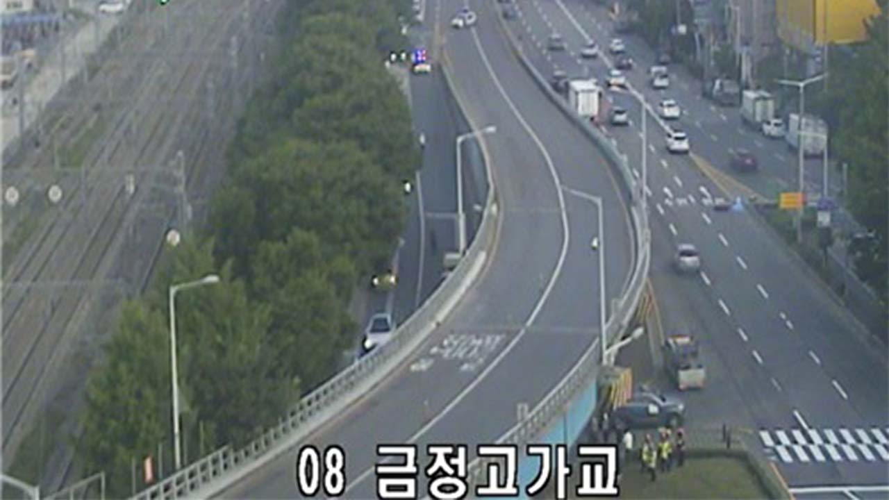 경기 군포 금정고가 상판 일부 떨어져 도로 일부 통제