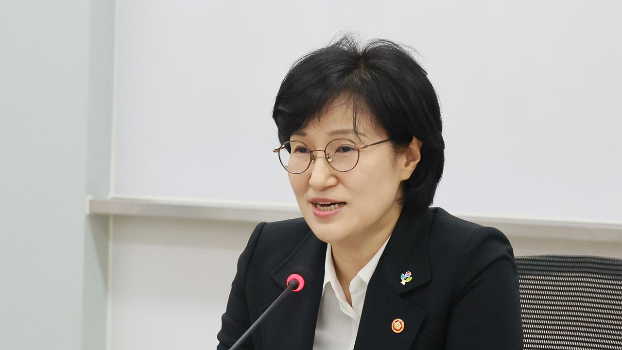 성평등장관 "공공생리대, 시중 생리대 가격·품질에 기여할 것"
