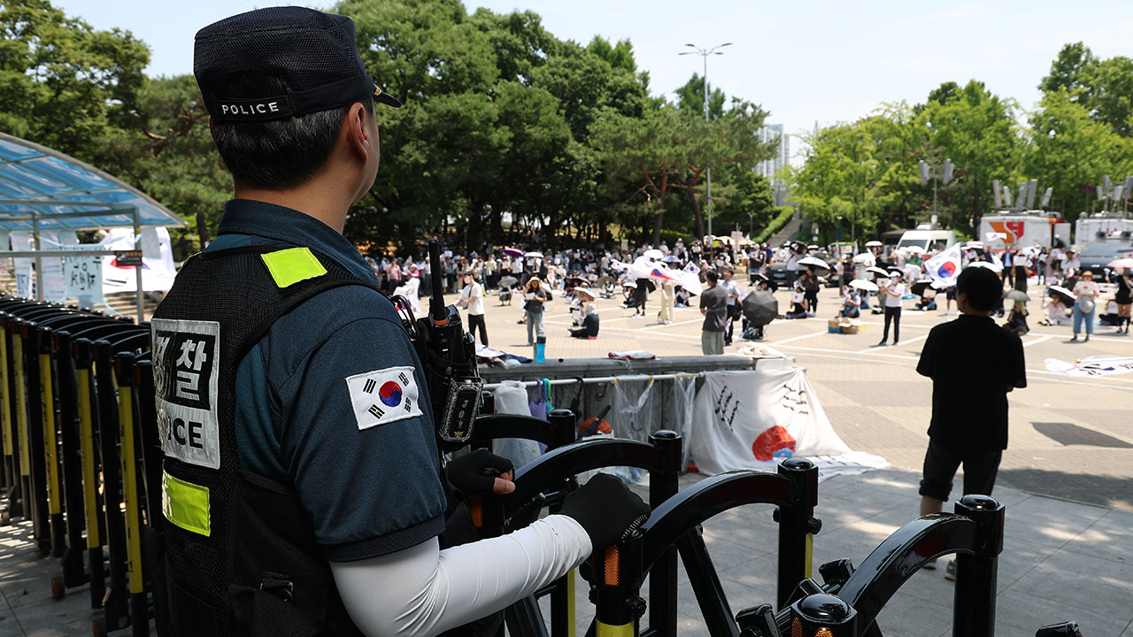 서울 송파경찰서장 "경찰 폭행 시위대는 검거" 적극 대응 지시