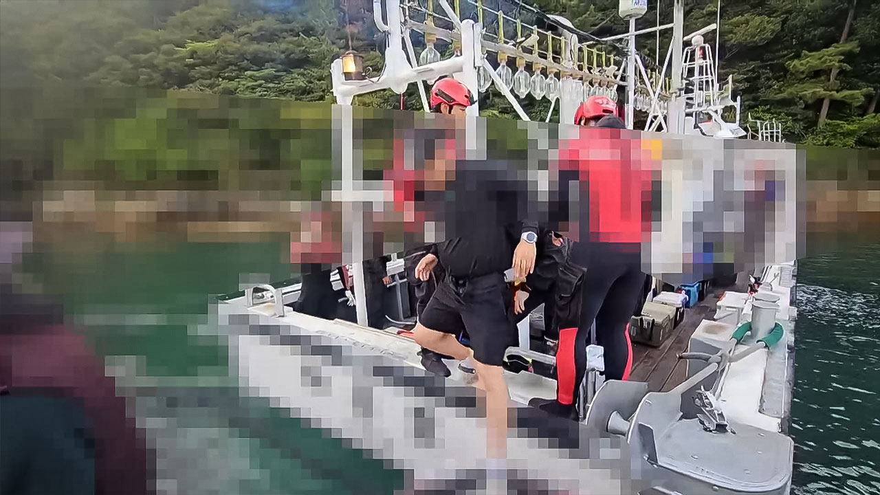 경남 통영 추봉도 인근서 낚시어선 좌초‥19명 구조