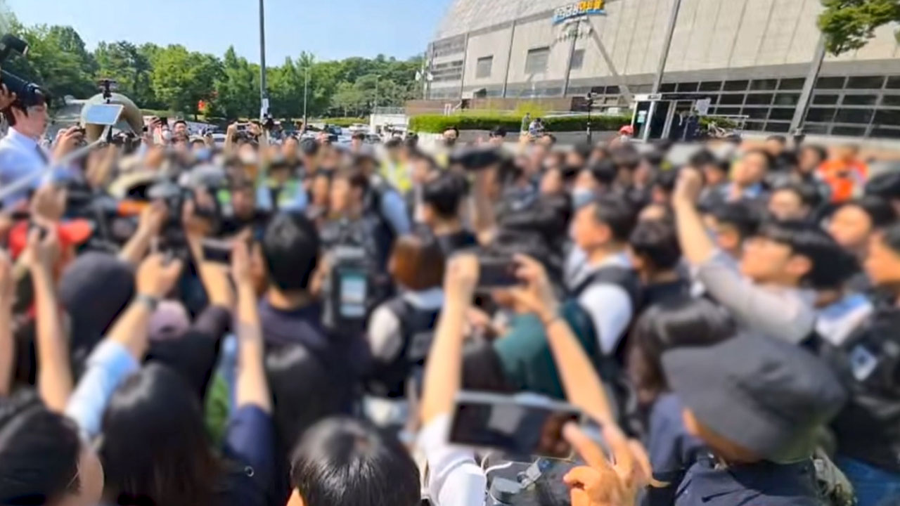 경찰, '봉쇄 시위' 핸드볼경기장 진입 무산‥"불법행위 수사 착수"