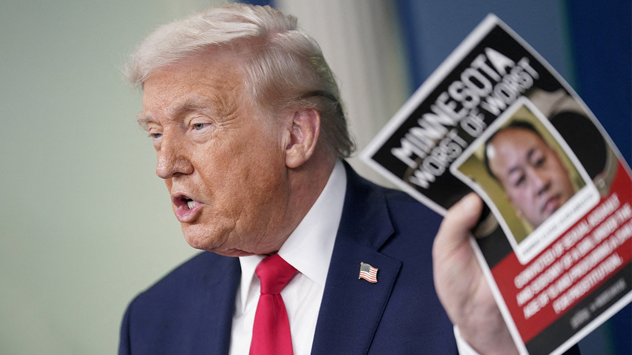 트럼프, ICE 시민 살해 "민주당이 일으킨 혼돈 탓"