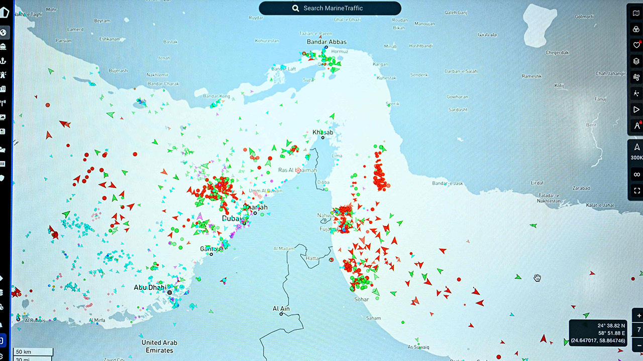 호르무즈해협서 컨테이너선 1척 발사체 공격받아 화재