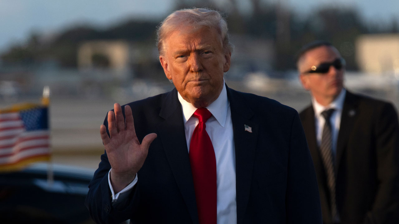 트럼프 "이란 최고지도자, 우리 승인 없으면 오래 못갈 것"