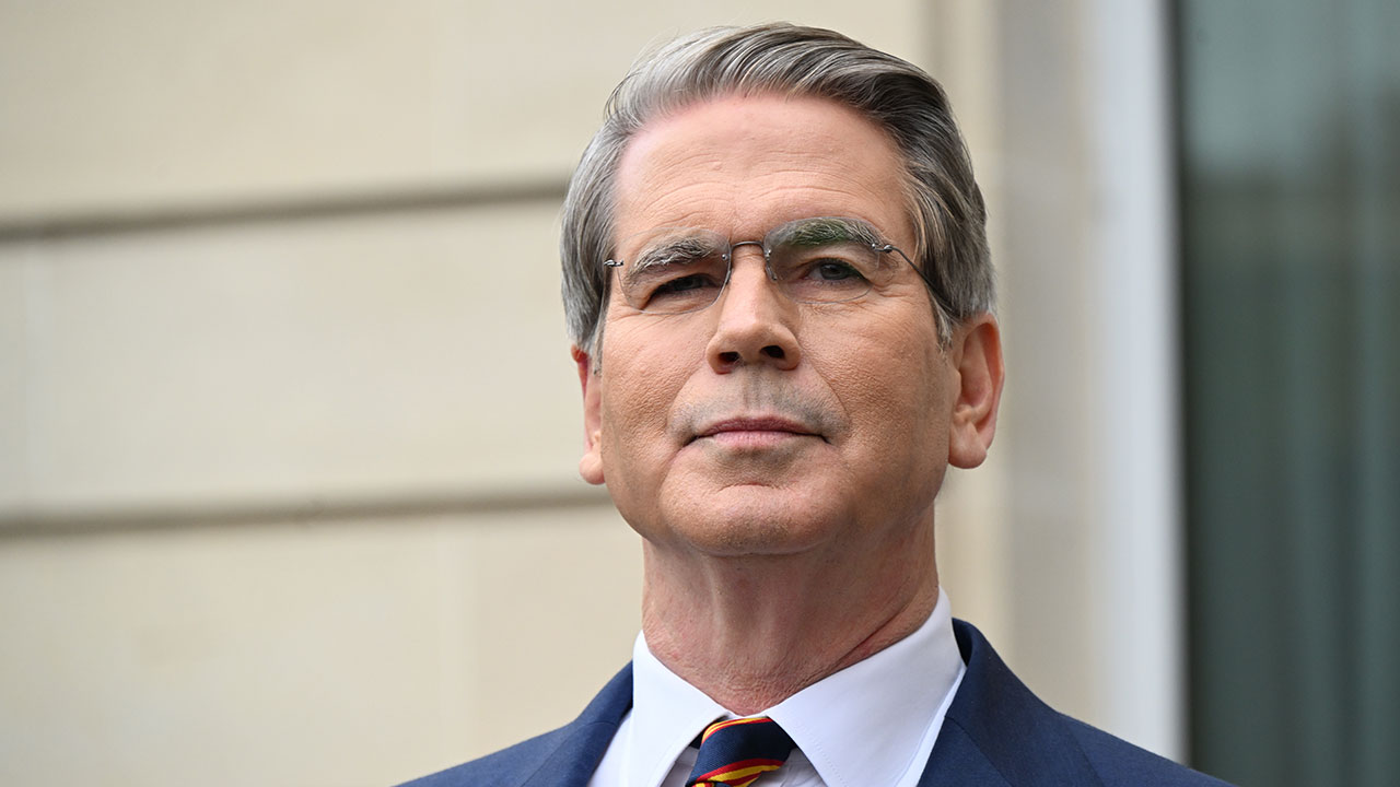 美재무 "中에 팔리던 이란원유, 제재유예로 韓등 동맹에 판매가능"