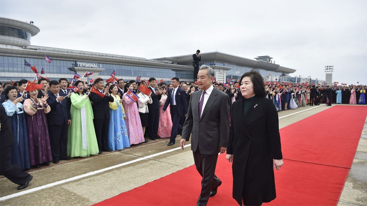 왕이 "피로 맺은 우의 못깨"‥최선희 "양국관계 깊고 단단"