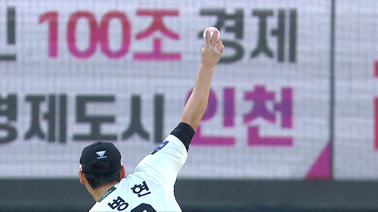 조병현의 극단적인 오버핸드 스로 투구폼