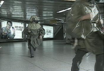 종각 지하철역 경찰 특공대의 테러 방지 훈련임영서