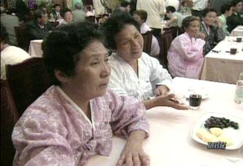 평양 상봉장에서 형제자매 아저씨 조카 기쁨의 만남최일구