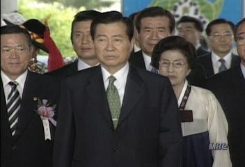 김대통령 한반도 긴장완화 조치 추진윤용철