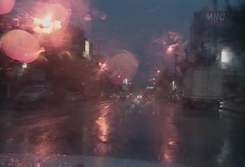 충주 중계차 비바람속 태풍 루사 영향권 초긴장전지영