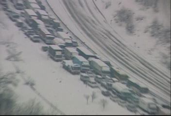 폭설 경부 중부고속도로 통제 철도 항공 지연 결항허지은