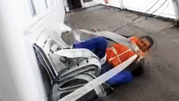 김홍경씨 침몰 속 학생 먼저 구조"남은 아이들 아른거려"