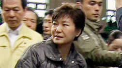 박근혜 대통령 진도체육관 가족들 위로 "구조에 최선"