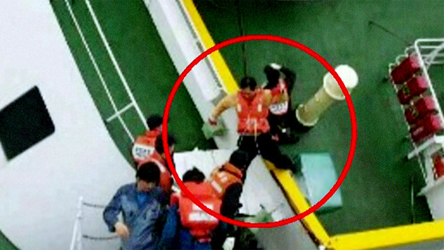 사고 당시 선장선원들 승객 두고 먼저 탈출