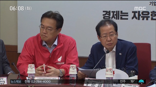한국당 "정부 퍼주기 복지" vs  "사회 안전망 확충"