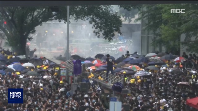 심상찮은 홍콩1백만 시위에 송환법 일단 연기