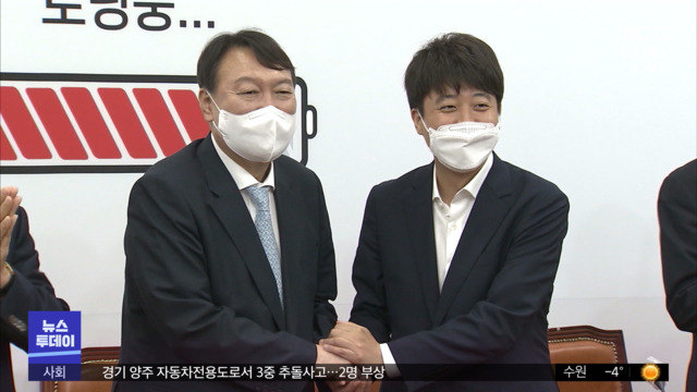 "초장에 버릇 고쳐야" vs "어리다고 대표 무시"