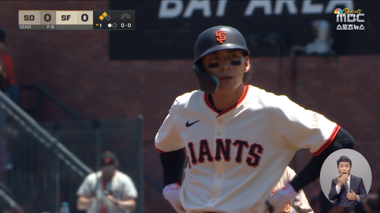 아쉬운 2루타여기만 아니면 홈런인데