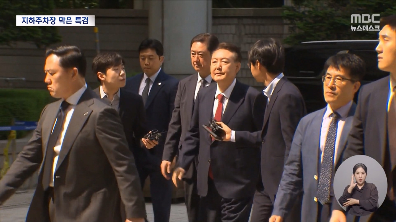 "지하주차장 앞에서 협의"특검 "출석 불응 간주"