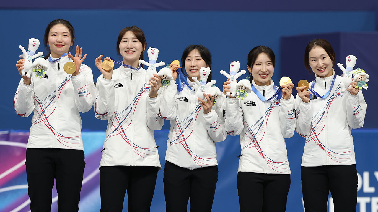 두 바퀴 남기고 짜릿한 역전승‥최민정 올림픽 최다 메달 타이