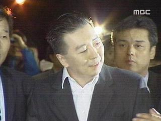 왜 자진귀국해 쉽게 말 바꿨나