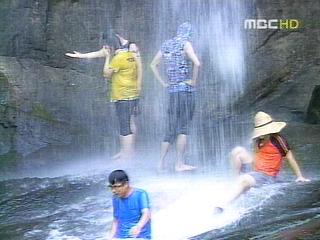 더위를 날리는 폭포수