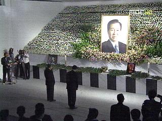 지금 국회는 줄잇는 조문