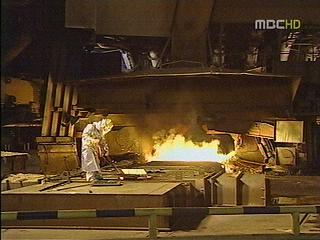 새해에도 꺼지지 않는 제철 용광로