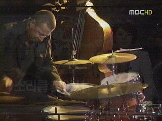  17번 방문한 호주 유명 재즈 드러머의 사연