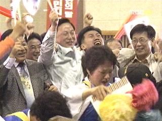 "장하다 우리 딸들"감격과 열광의 도가니