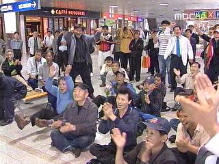 시민들도 환호온 국민이 행복한 하루