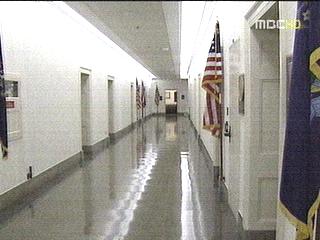 미 의사당 내 숙식 의원 30여명허리띠 졸라매기