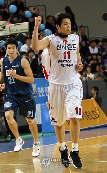 <프로농구> 서장훈 1만득점 등 기록 풍성