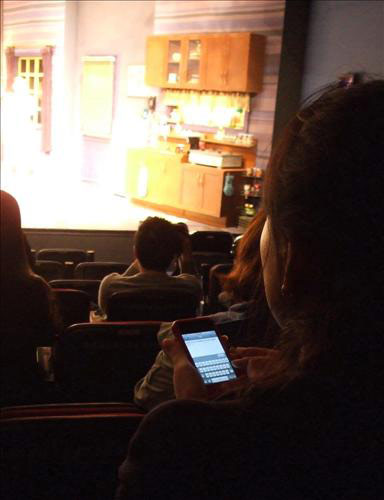 연극 무대에 트위터 시사회 '붐'