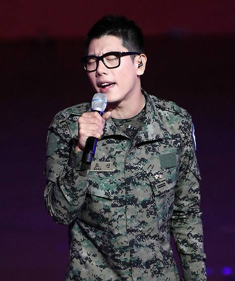 김형석 작곡, 박효신 노래 '신개념 군가' 발표