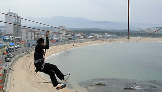 강릉 남항진 '아라나비' 줄 끊어져 5명 다쳐