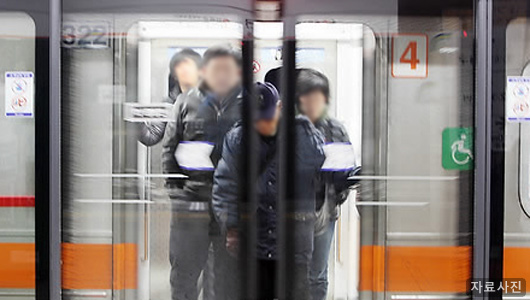 지하철 3호선 안국역서 전동차 고장…승객 불편