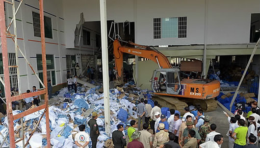 캄보디아 신발공장 붕괴9명 사상