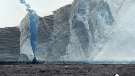 남극서  맨해튼 크기 거대한 빙산 표류 중