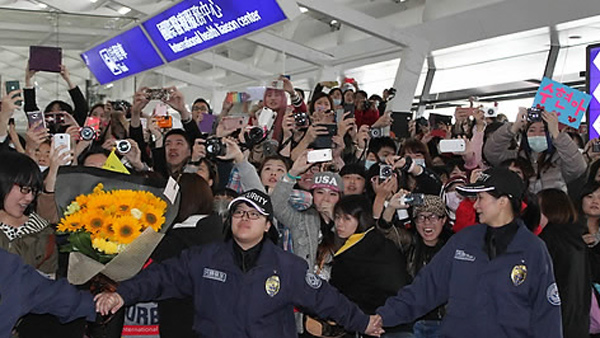 베이징 팬 김수현에 열광팬 미팅 암표값 340만원