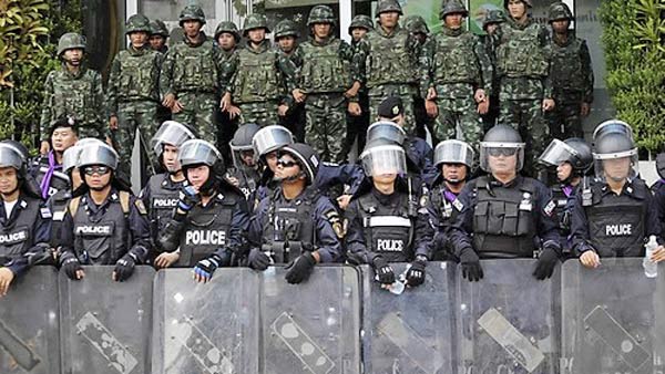 태국 군부 계엄령 선포"쿠데타 아니다"