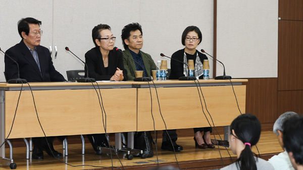 천경자 화백 유족 "이혜선 씨 독단적 유골 묻힌 곳 알고싶어"